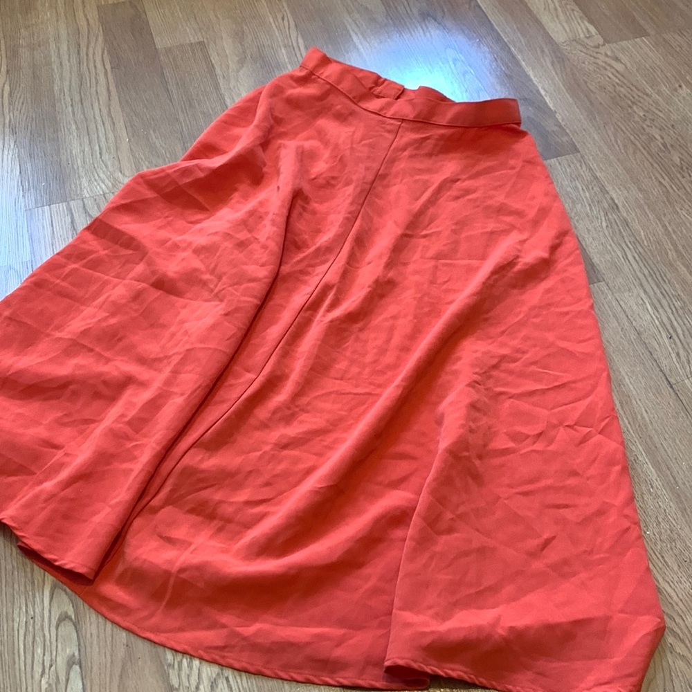Color: Red/ Orange